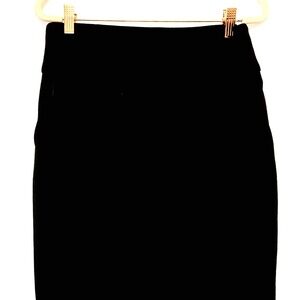 Jones NY Comfortable knee length black skirt with zipper back single vent at hem